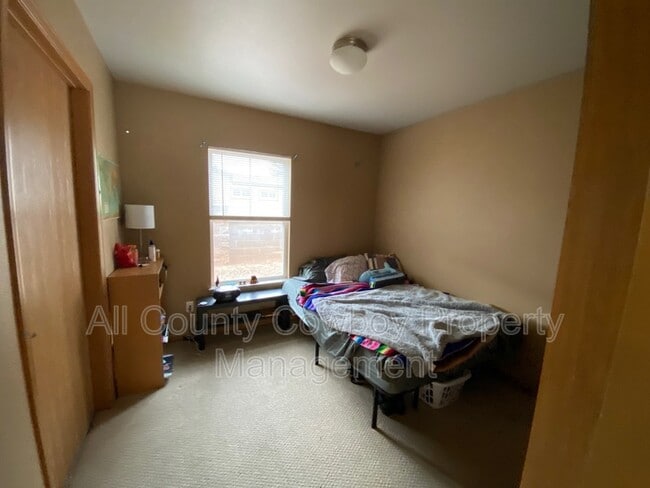 Building Photo - 621 E Mitchell St