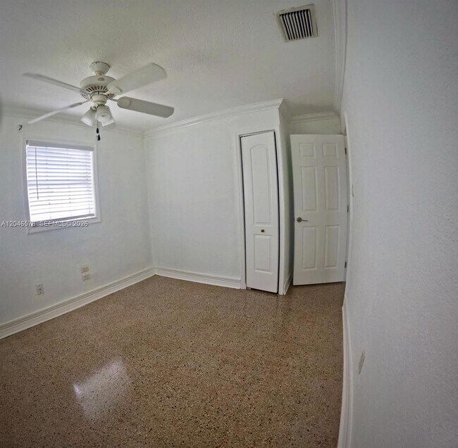 Building Photo - 5720 SW 38th Ct