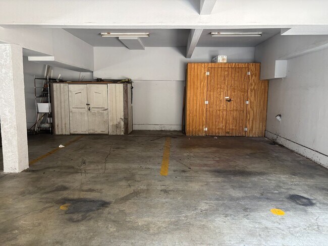 Building Photo - 627 Orange Grove Ave