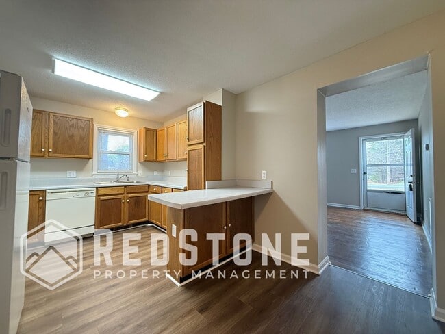 Building Photo - 921 E Haggard Ave