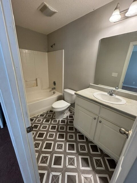 Building Photo - 1213B Price Dr