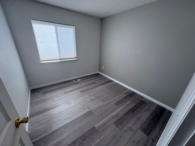 Building Photo - Ranch home in quiet neighborhood