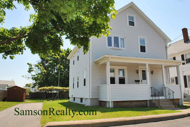 Building Photo - 158 Bentley St