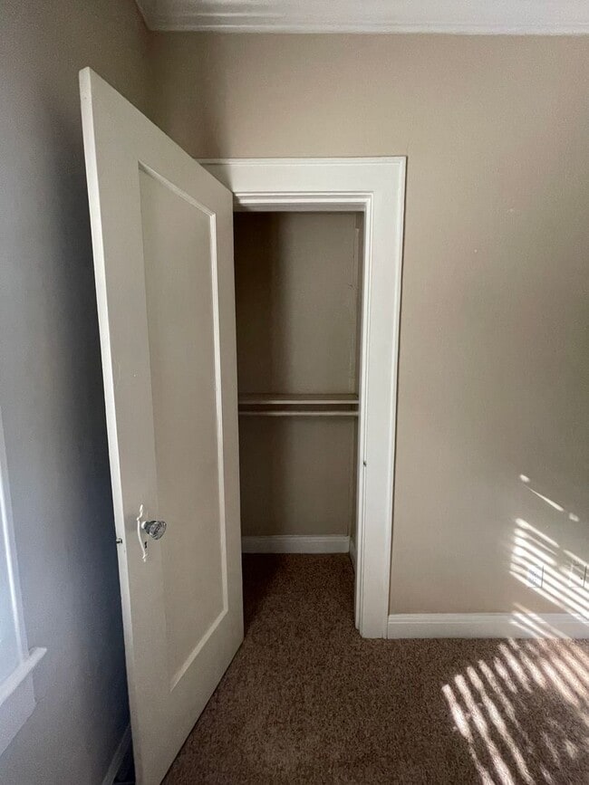 Building Photo - 2bed/1bath Duplex