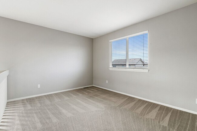 Building Photo - Large House in Parkview Highlands!