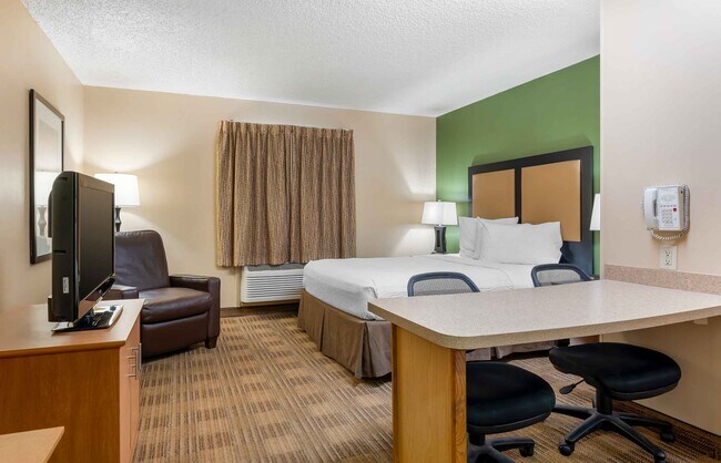 Building Photo - Furnished Studio-Cincinnati - Blue Ash - Reagan Highway