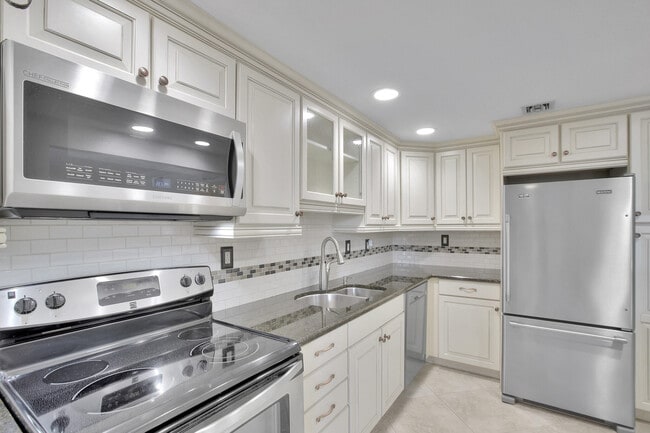 Building Photo - 740 S Federal Hwy