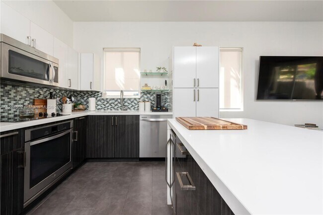 Building Photo - 3749 SW 27th Ln