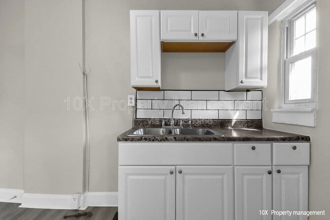 Building Photo - 532 S Terrace Ave