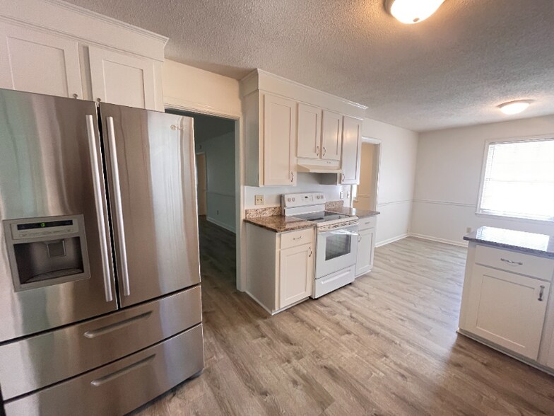 Building Photo - 343 Guildford Cir