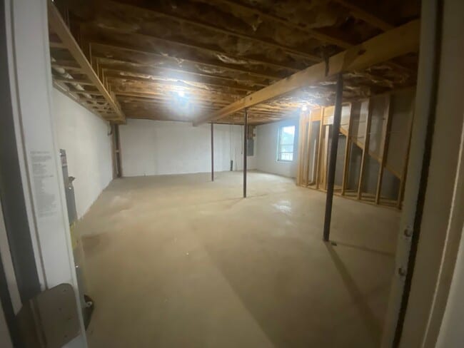 Building Photo - 3 bedroom 2 bath