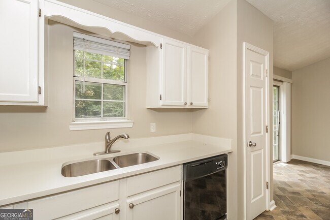 Building Photo - 124 Emerald Pines Dr