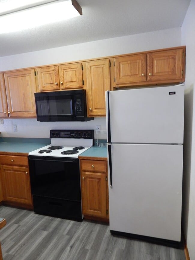 Building Photo - 3 Bed, 2 Bath Duplex