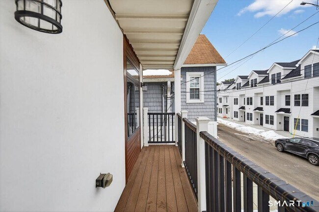 Building Photo - 32 1/2 Village Rd