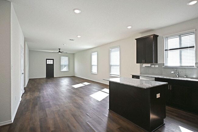 Building Photo - 963 Steeplebush