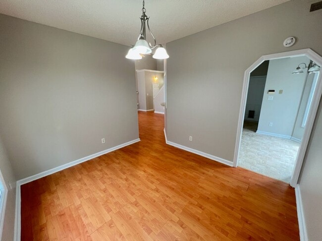 Building Photo - Large 3 bedroom home near downtown Raleigh!