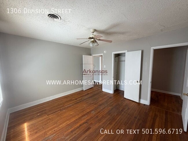 Building Photo - 1306 Division St