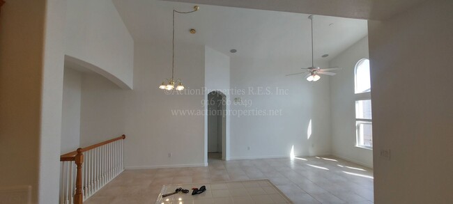 Building Photo - Sierra View Townhouse Lincoln  2 Bed 2 Ba ...