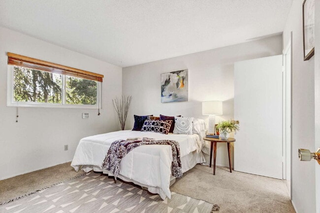 Building Photo - Classic Davis Manor Ranch — 3 Bed, 2 Bath with Covered Patio and Large Yard