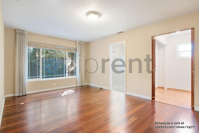 Building Photo - 10609 Creston Dr