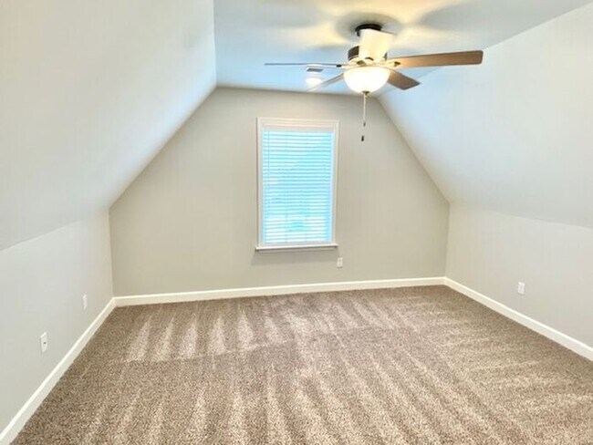 Building Photo - Move In Special! Move in by May 15, 2023 f...