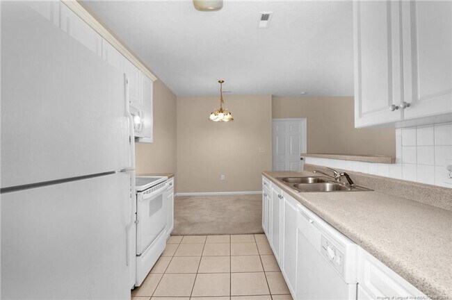 Building Photo - 3BD 2Bath Condo