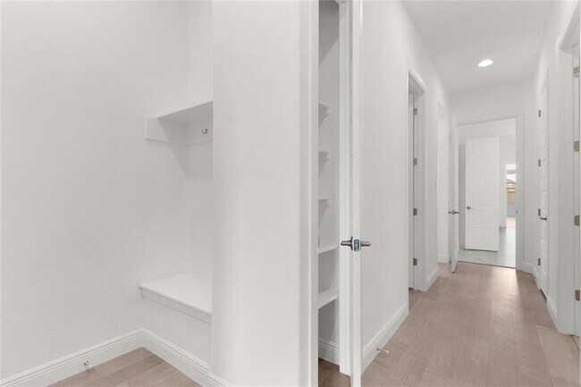 Building Photo - 746 Faith Dr