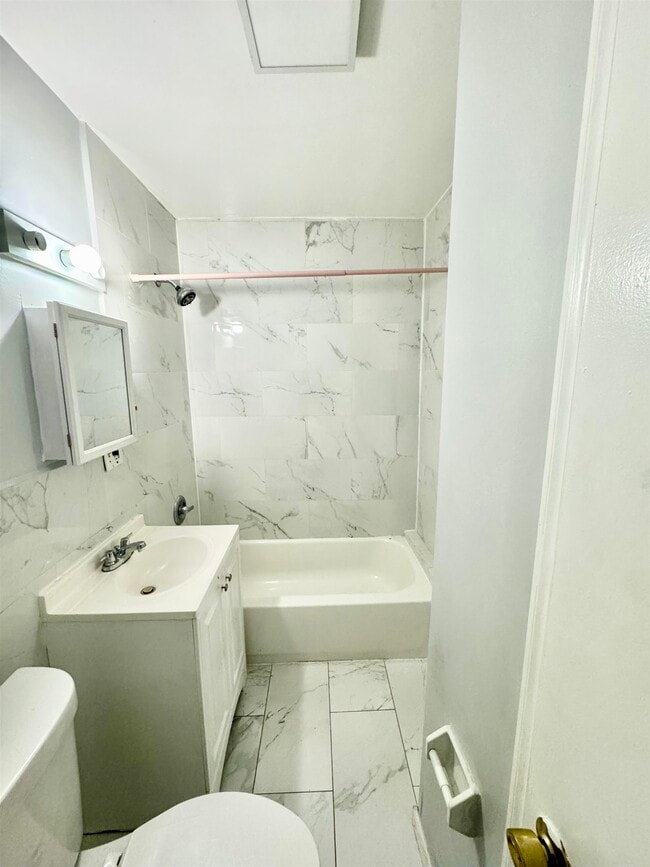 Building Photo - 593 Avenue A