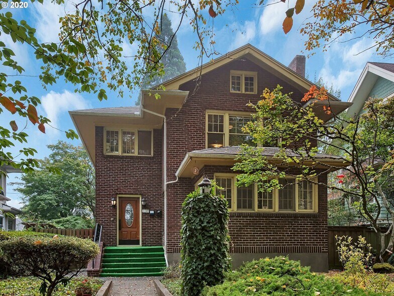 Primary Photo - 2124 SE Elliott Ave