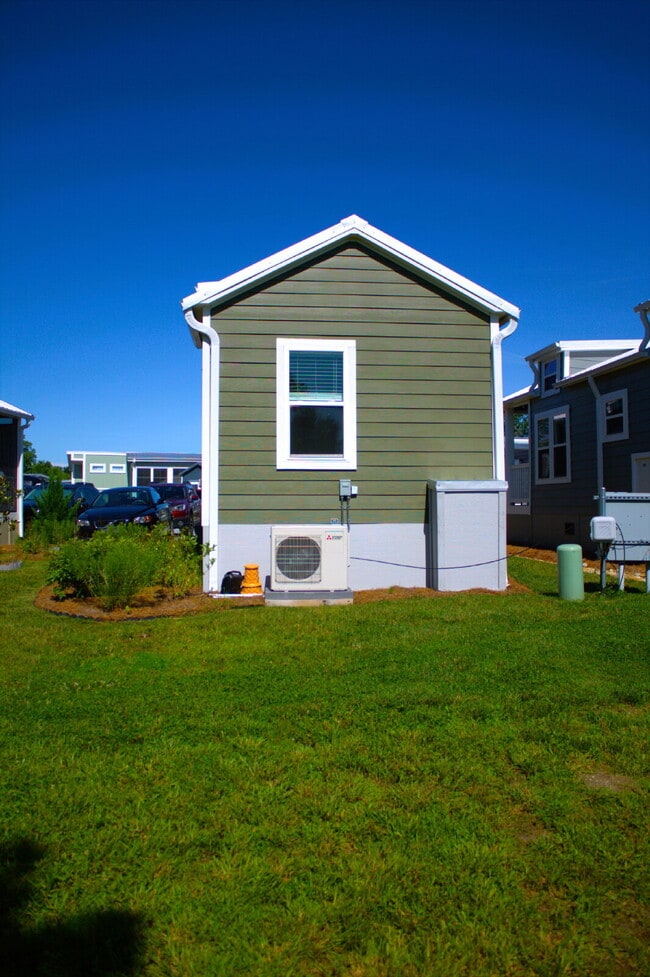Building Photo - Charming Tiny Home in The Hamlet by Simple...