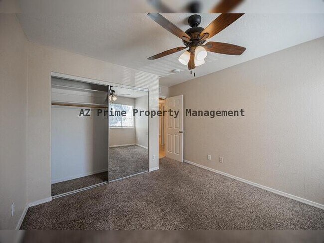 Building Photo - 2121 W Royal Palm Rd