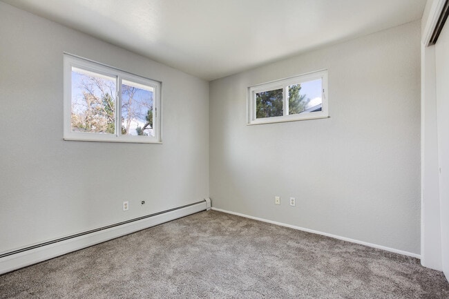 Building Photo - 6997 W Roxbury Ave