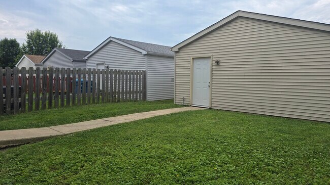 Building Photo - 2053 Grayhawk Dr