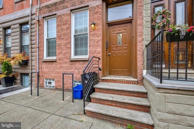 Building Photo - 626 S 19th St