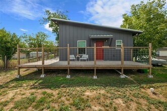 Building Photo - 602 Persimmon St