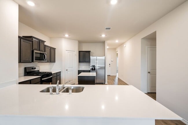 Building Photo - 1324 Stuarts Frst Dr