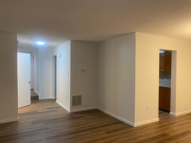Building Photo - Charming 3BR Townhome in Plainsboro