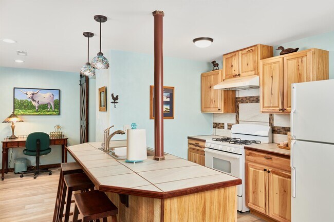 Building Photo - 123 N Wahsatch Ave