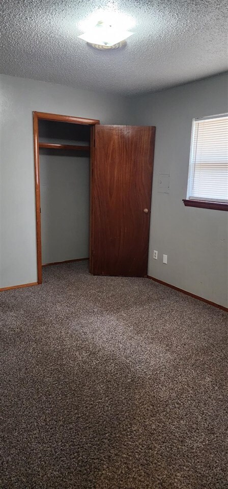 Building Photo - 3308 SW Salinas Dr