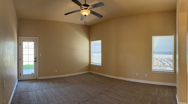 Building Photo - 5545 Manuel Moreno Dr