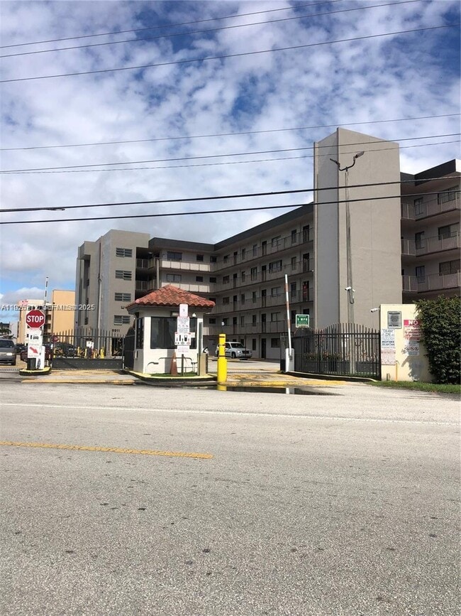 Building Photo - 9917 W Okeechobee Rd