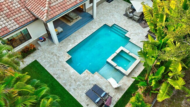 Building Photo - 17662 Cadena Dr