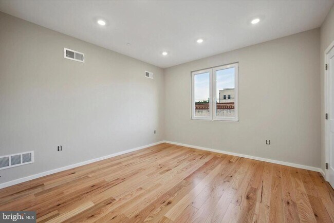 Building Photo - 1515 W Stiles St