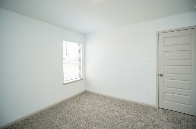 Building Photo - 3318 Parker Trce Dr