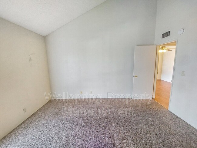 Building Photo - 714 N Sanders St