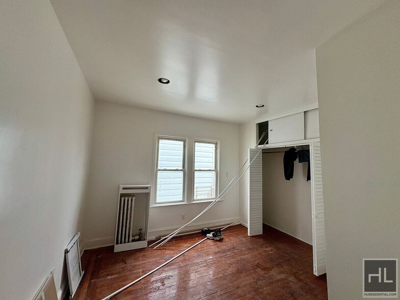 Building Photo - EASTCHESTER ROAD, BRONX