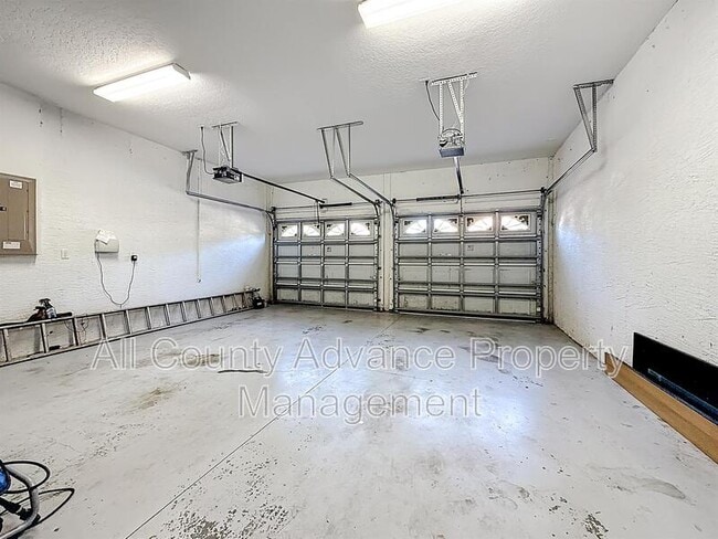 Building Photo - 2679 Lakebreeze Ln