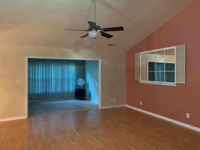 Building Photo - Three Bedroom, 2 Bath Home in Longs. Available Soon! Carolina Room, Enclosed Patio, Two Car Garag...