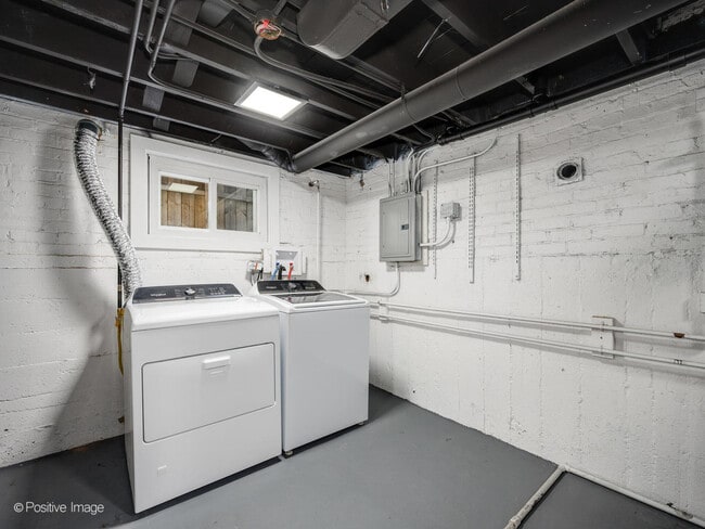 Building Photo - 4036 W 57th St