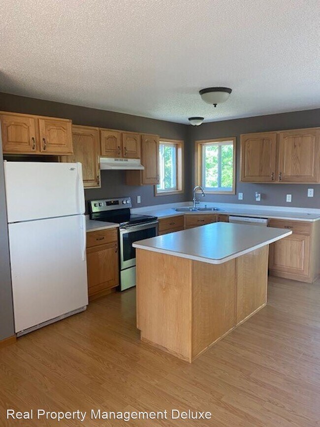 Building Photo - 4 br, 2 bath House - 15199 Warrior Ave